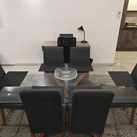 לוקה Modern Apartment With Large Outdoor Area - Sleeps 7, Close To Malta International Airport מראה חיצוני תמונה