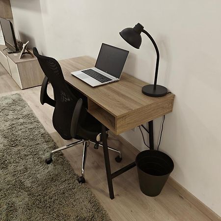 לוקה Modern Apartment With Large Outdoor Area - Sleeps 7, Close To Malta International Airport מראה חיצוני תמונה
