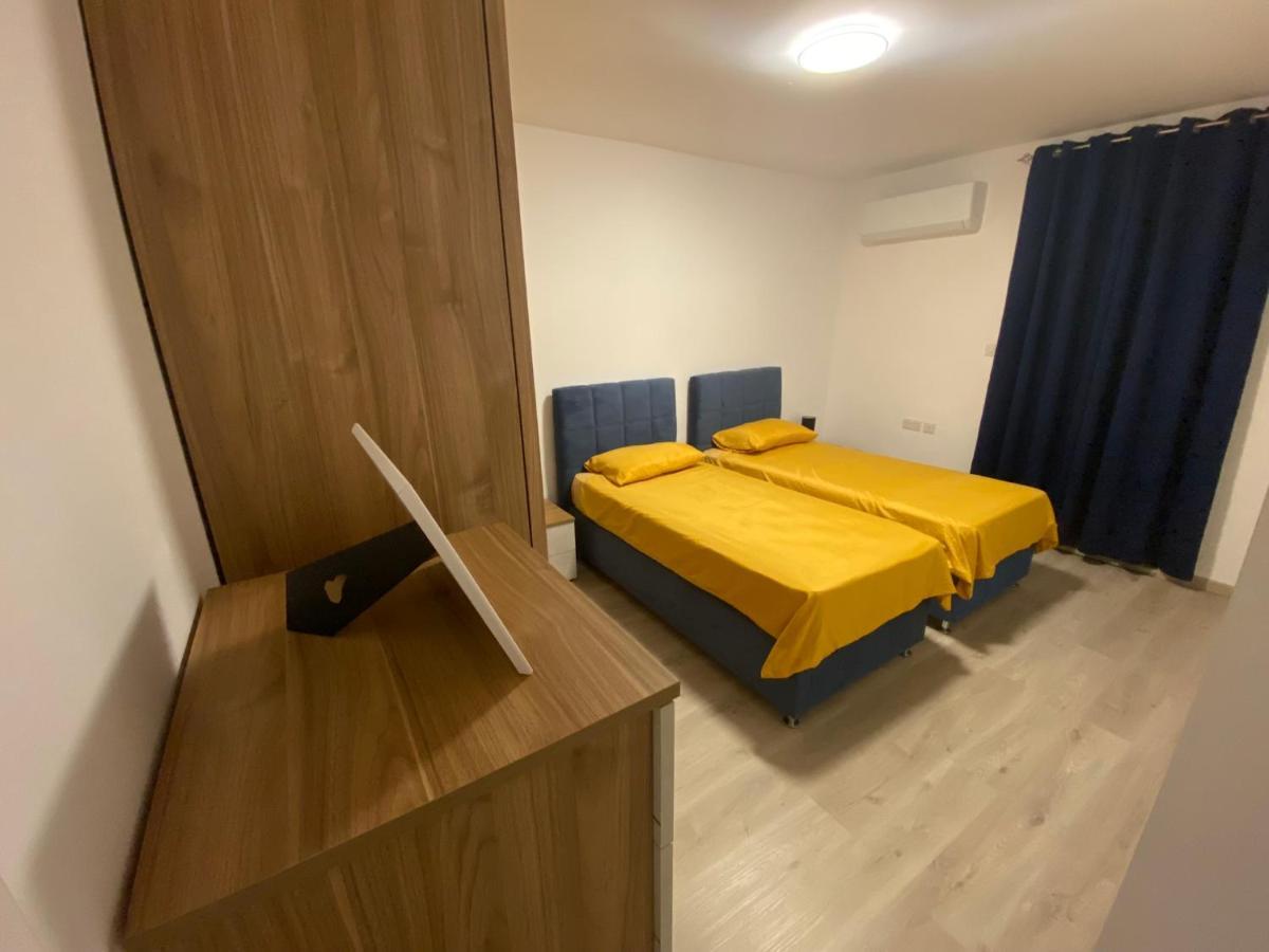 לוקה Modern Apartment With Large Outdoor Area - Sleeps 7, Close To Malta International Airport מראה חיצוני תמונה