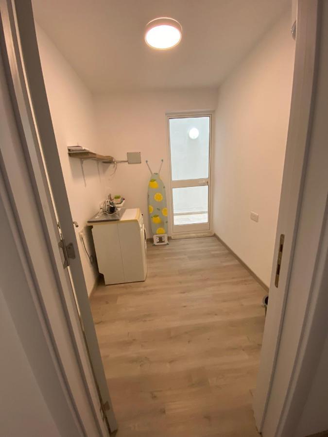 לוקה Modern Apartment With Large Outdoor Area - Sleeps 7, Close To Malta International Airport מראה חיצוני תמונה